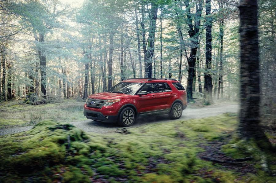  Ford Explorer 2015 года  (фото 1 из 3)